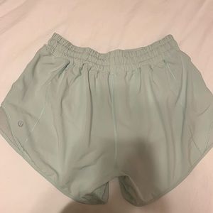 Lululemon hotty hot shorts, light green, size 6, 4in, lightly worn